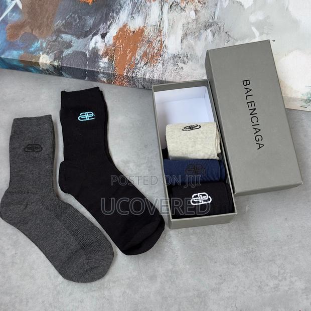 High Quality Cotton Socks(5 Pairs in a Box) · Photo 4