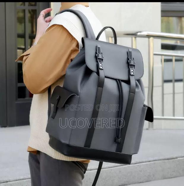 High Quality Genuine Leather Backpack · Photo 3