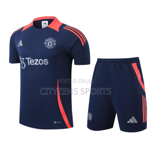 Manchester United 2024/25 Training Kit · Photo 2