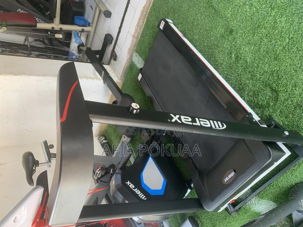 Treadmill Exercise Machine · Photo 5