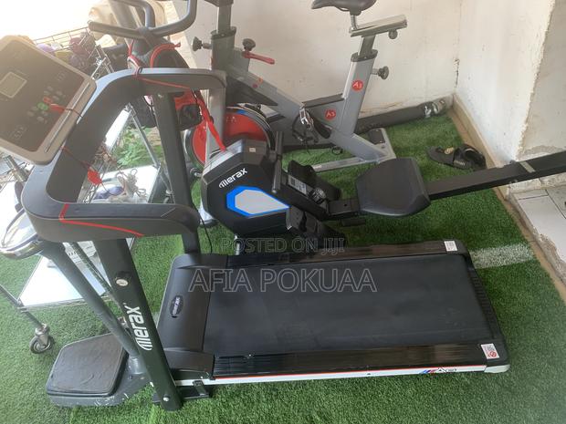 Treadmill Exercise Machine · Photo 1