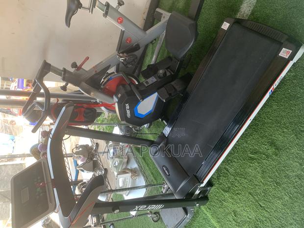 Treadmill Exercise Machine · Photo 4