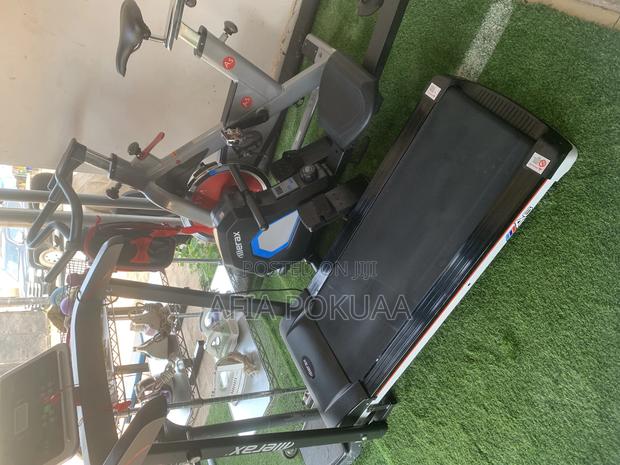 Treadmill Exercise Machine · Photo 3