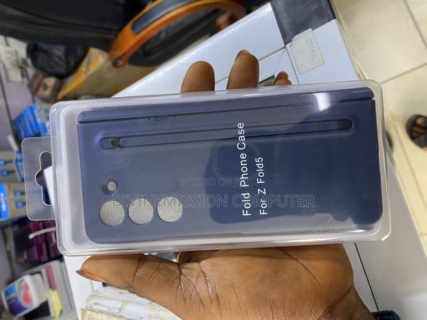 Samsung Z Fold5 Silicon Case and Glass With Pen · Photo 8