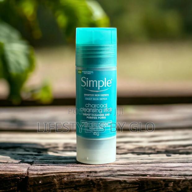 Simple Charcoal Cleansing Stick · Photo 1
