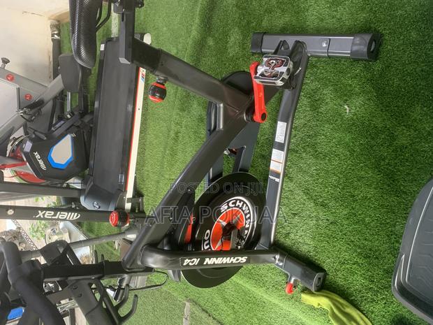 Schwinn Spin Bike · Photo 3