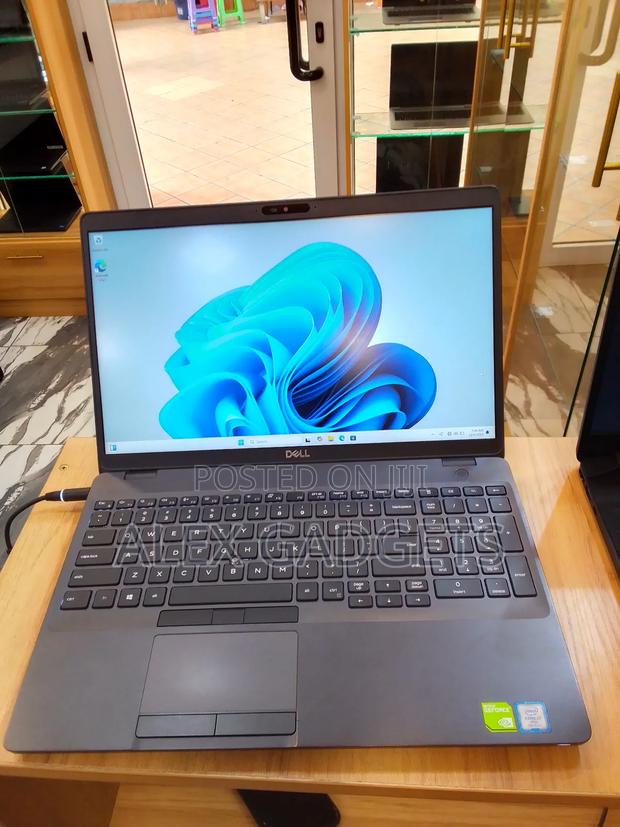 Laptop Dell Latitude 5501 16GB Intel Core I7 SSD 512GB · Photo 2
