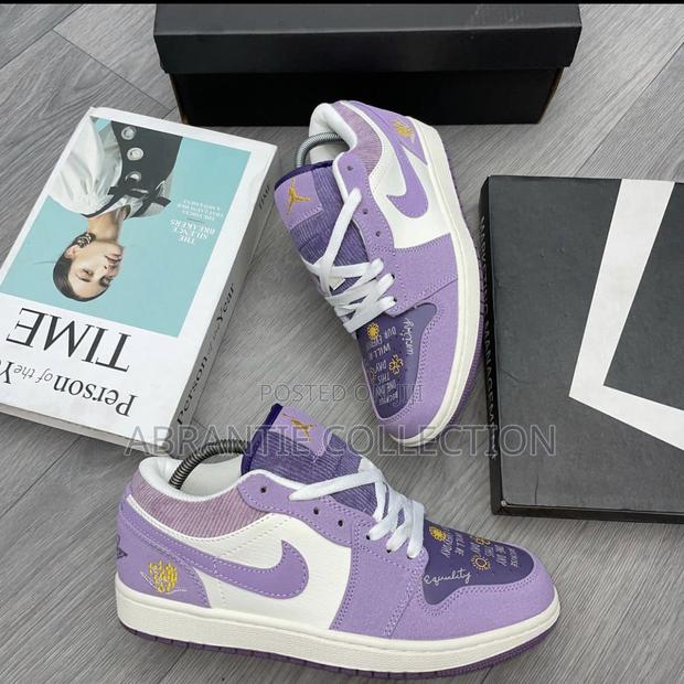 Air Jordan 1 Low Purple/White · Photo 1