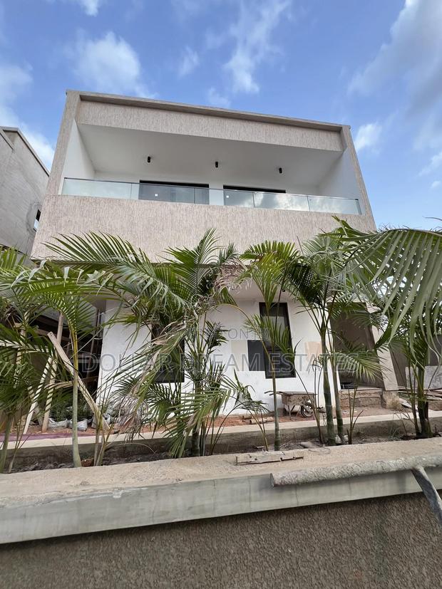 5bdrm House in Adjiriganor for sale · Photo 1