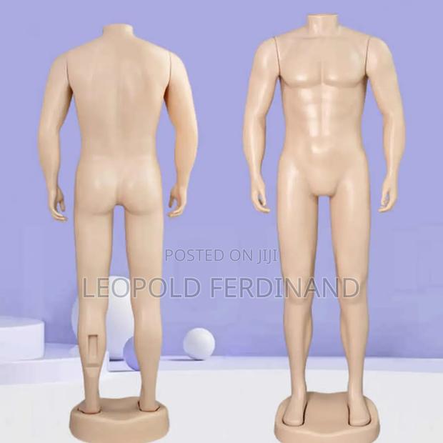 Man With Hands Mannequins · Photo 2