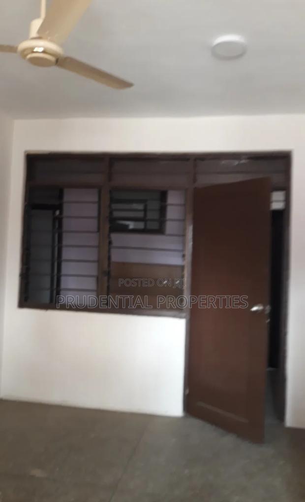 Commercial 18 Bedrooms House for Rent at Awoshie · Photo 2