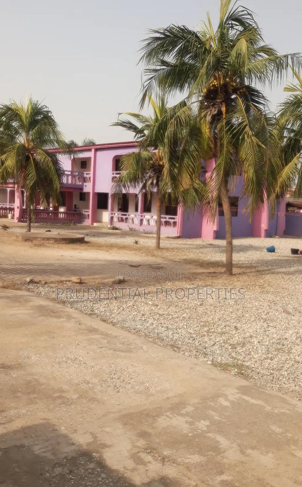 Commercial 18 Bedrooms House for Rent at Awoshie · Photo 4