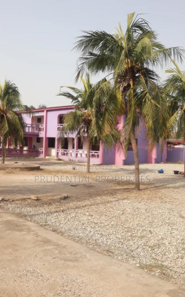 Commercial 18 Bedrooms House for Rent at Awoshie · Photo 8