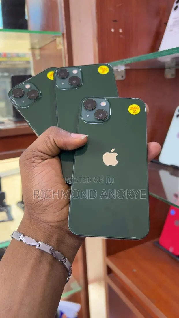 Apple iPhone 13 256 GB Green · Photo 1