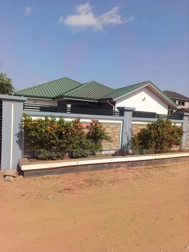 3bdrm House in Haatso, Pantang Road, ECOMOG for rent · Photo 1