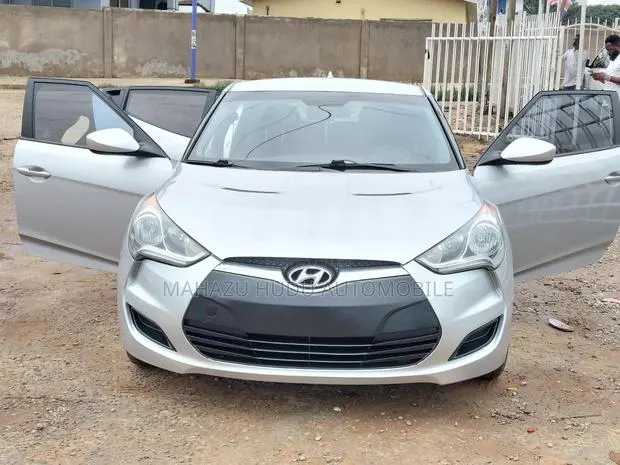 Hyundai Veloster 3dr Hatchback w/Black Interior (1.6L 4cyl 6AM) 2015