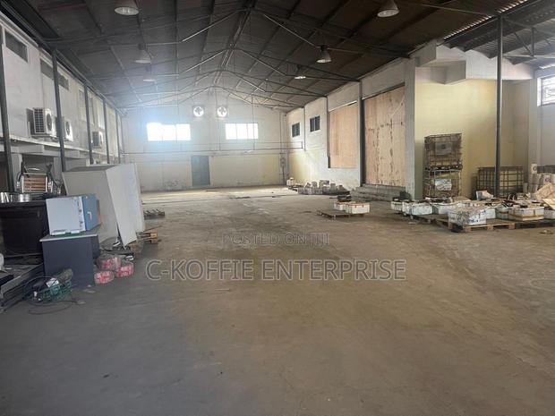 1000 SQM Warehiuse at Achimota for Rent · Photo 1