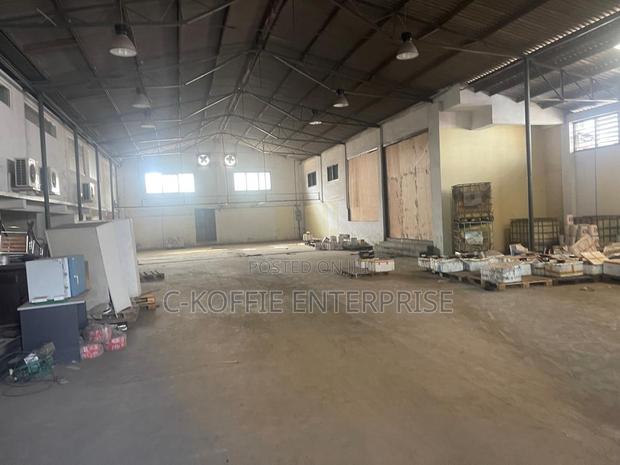 1000 SQM Warehiuse at Achimota for Rent · Photo 2