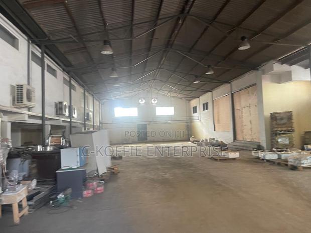 1000 SQM Warehiuse at Achimota for Rent · Photo 4
