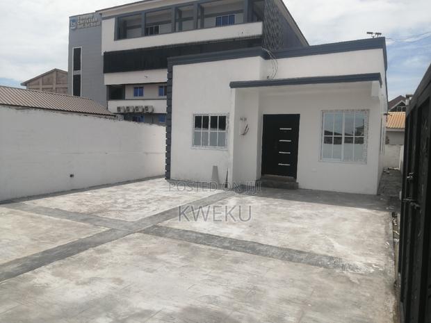 3bdrm House in Seedovproperties, Spintex for sale · Photo 3