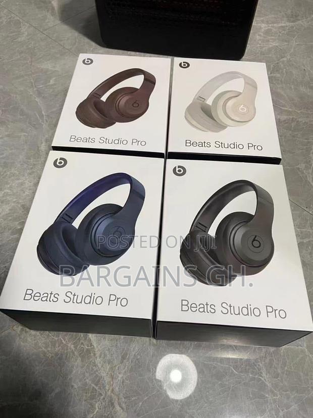 Beats Studio Pro Headset With Protective Case · Photo 1