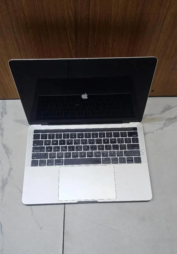 Laptop Apple MacBook Pro 2017 8GB Intel Core i5 SSD 512GB · Photo 1