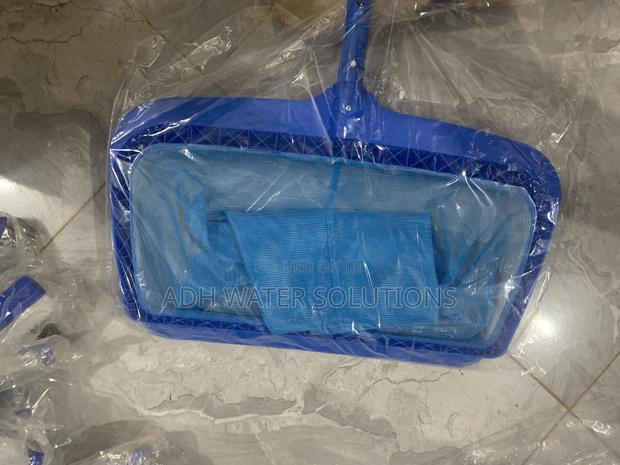 Swimming Pool Brush (Plastic) · Photo 3