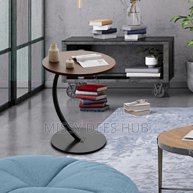 Round Side Table · Photo 2