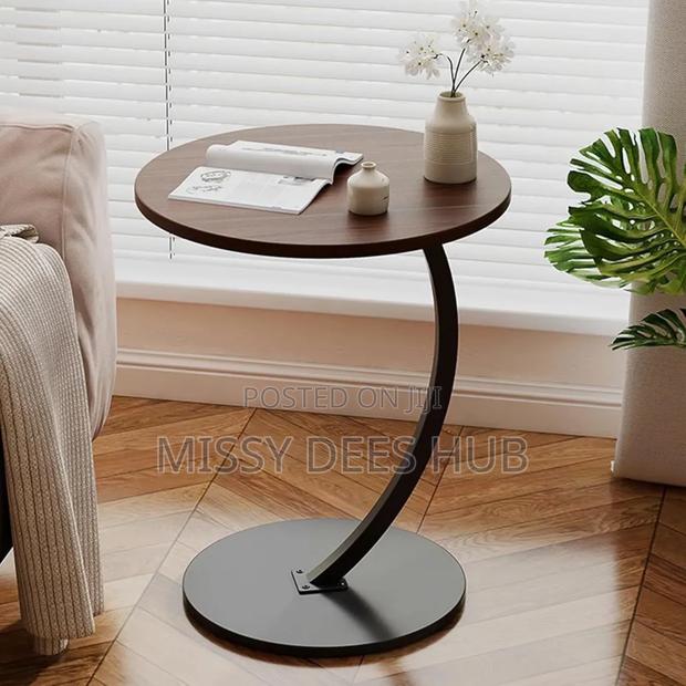 Round Side Table · Photo 4