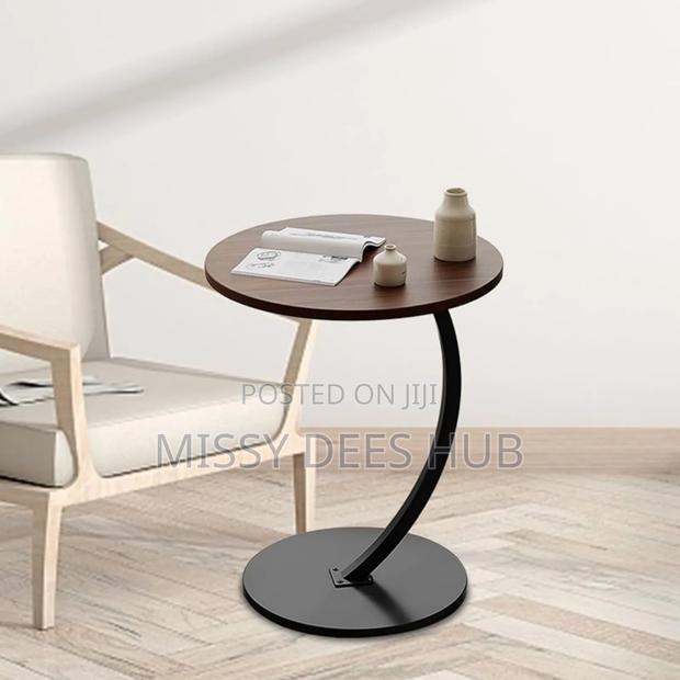 Round Side Table · Photo 5