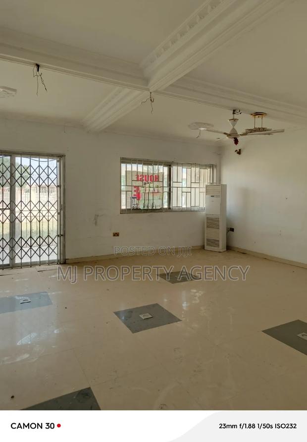 5bdrm House in Hfc Estate Phase 1, Tema Metropolitan for sale · Photo 3