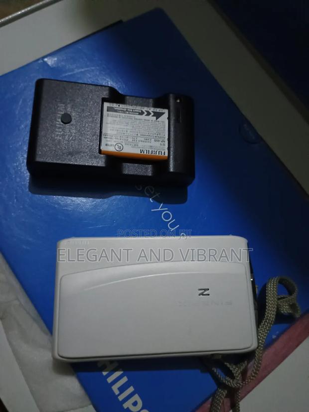 Fairy Used Fujifilm Camera With Rechargeable Battery · Photo 2