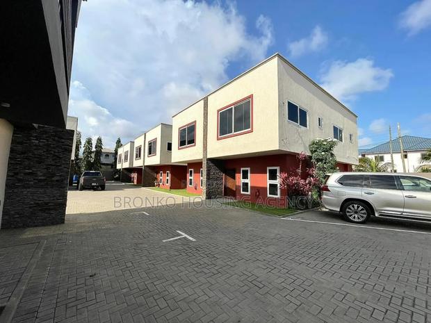 3bdrm Townhouse / Terrace in Bronko Housing, Burma Camp for rent · Photo 2