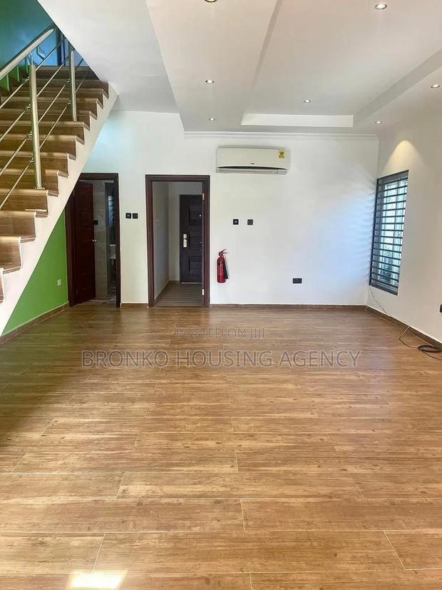 3bdrm Townhouse / Terrace in Bronko Housing, Burma Camp for rent · Photo 8