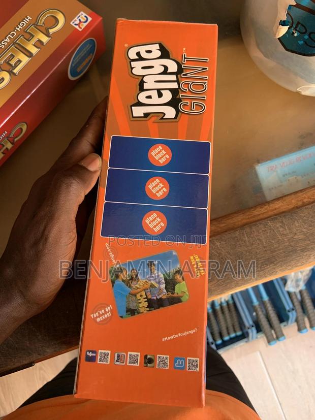 Jenna Giant Bricks Party Game · Photo 3