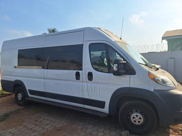 Dodge B3500 2015 White · Photo 1