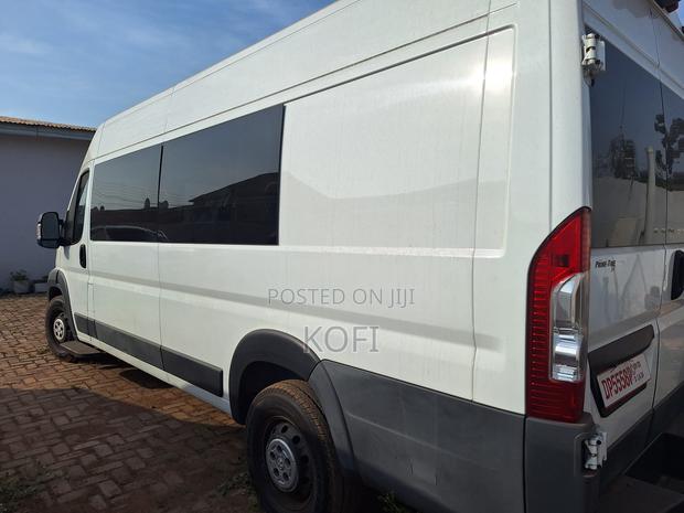 Dodge B3500 2015 White · Photo 4