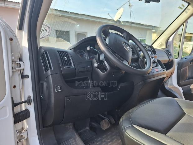 Dodge B3500 2015 White · Photo 6