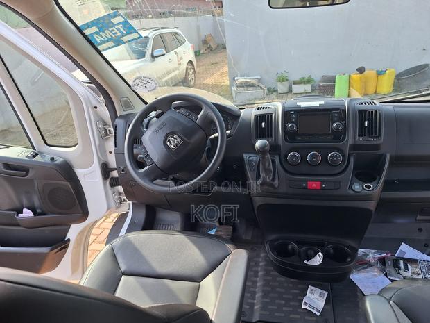 Dodge B3500 2015 White · Photo 8