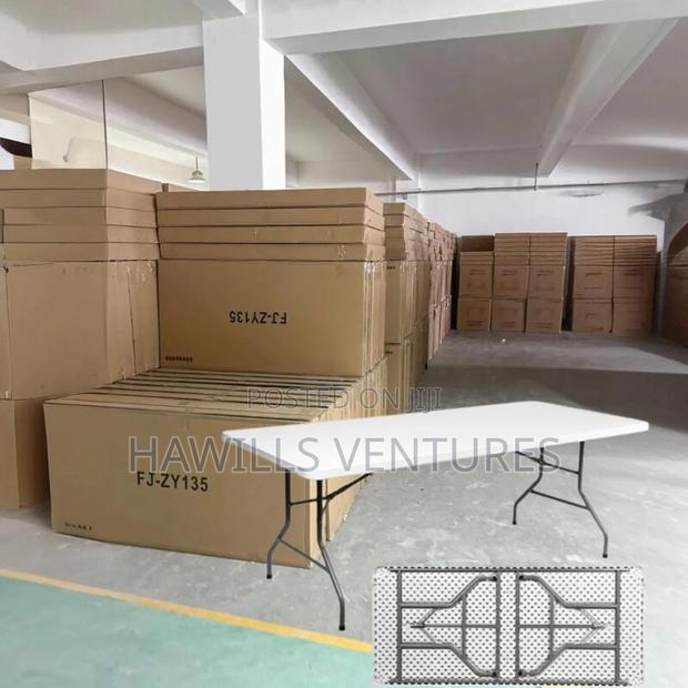 White Foldable Table · Photo 1