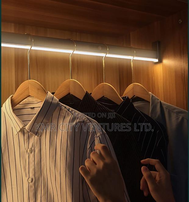 Wardrobe Bar With Light Profile · Photo 1