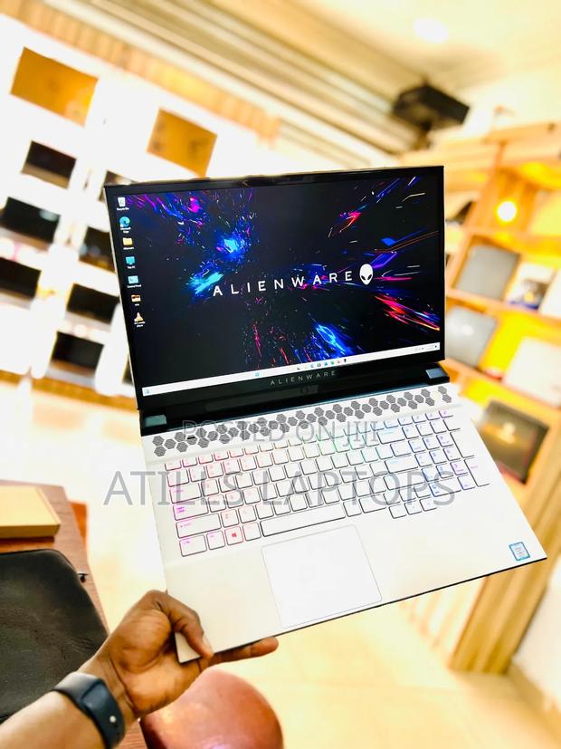 Laptop Alienware M17x R2 16GB Intel Core I7 SSD 512GB · Photo 3