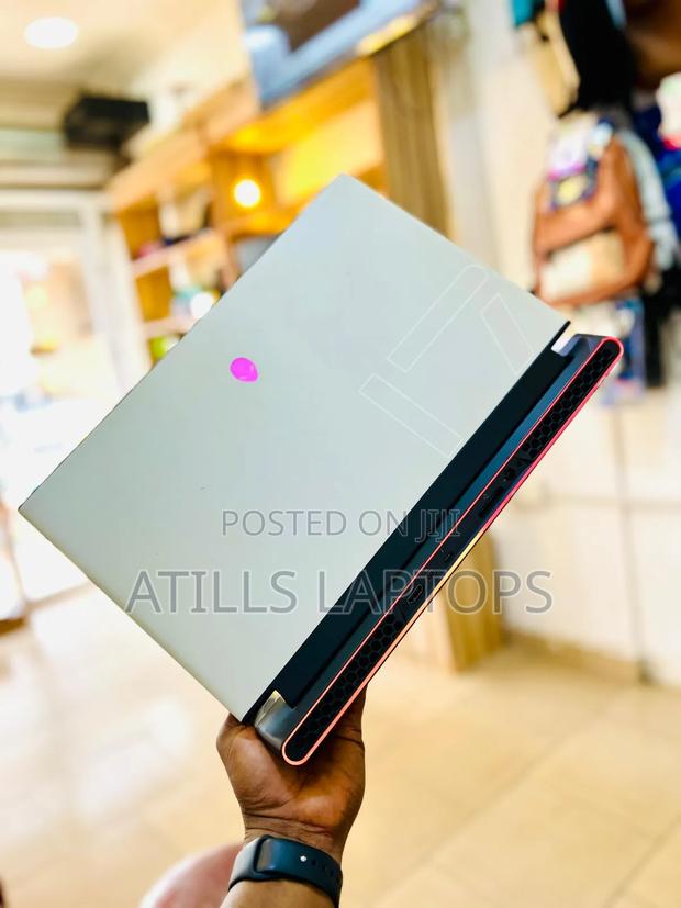 Laptop Alienware M17x R2 16GB Intel Core I7 SSD 512GB · Photo 4