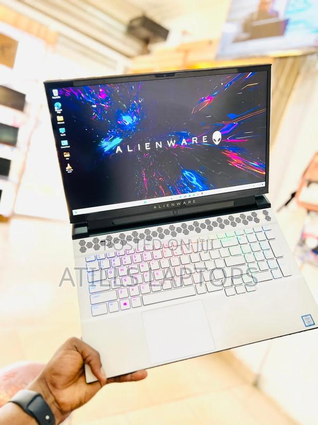 Laptop Alienware M17x R2 16GB Intel Core I7 SSD 512GB · Photo 1