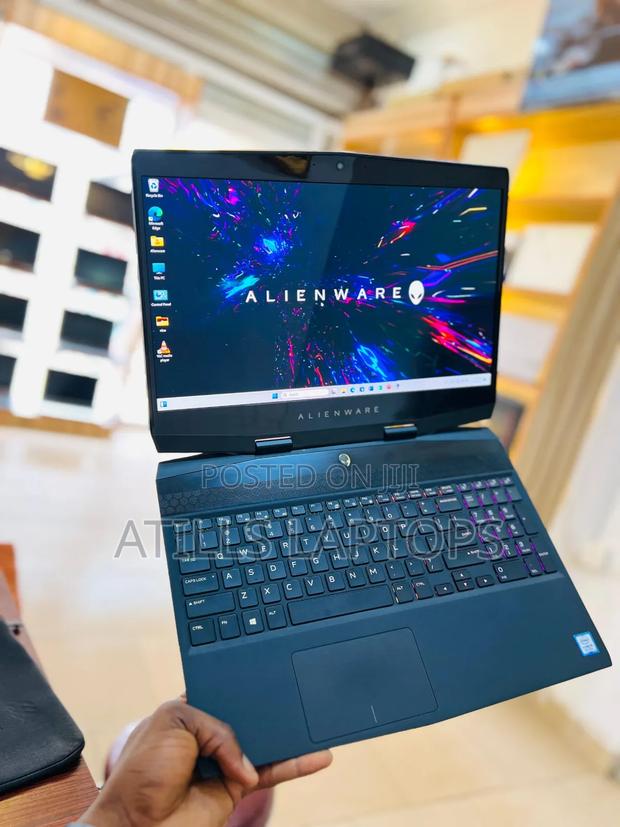 Laptop Alienware Area-51m 32GB Intel Core I9 SSD 1T · Photo 2