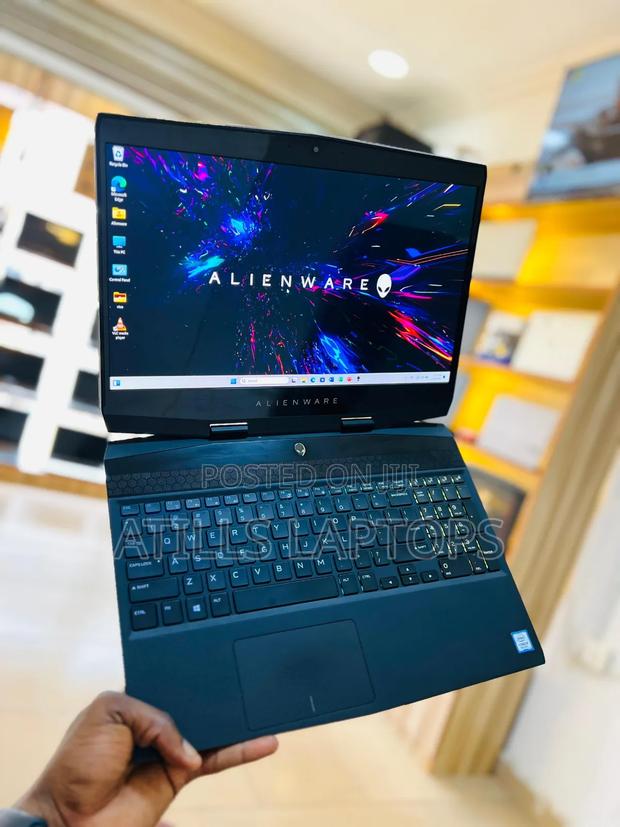 Laptop Alienware Area-51m 32GB Intel Core I9 SSD 1T · Photo 3