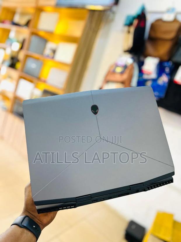 Laptop Alienware Area-51m 32GB Intel Core I9 SSD 1T · Photo 4