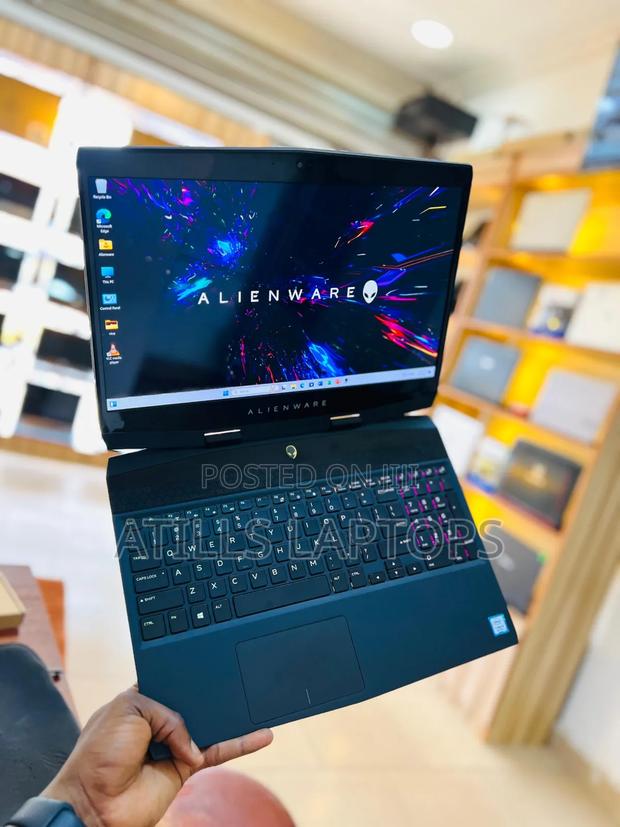 Laptop Alienware Area-51m 32GB Intel Core I9 SSD 1T · Photo 5