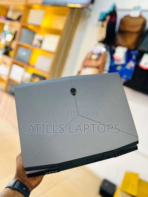 Laptop Alienware Area-51m 32GB Intel Core I9 SSD 1T · Photo 6