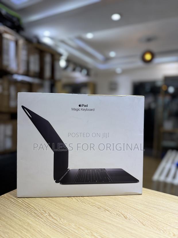 13 Inches iPad Pro Magic Keyboard · Photo 2